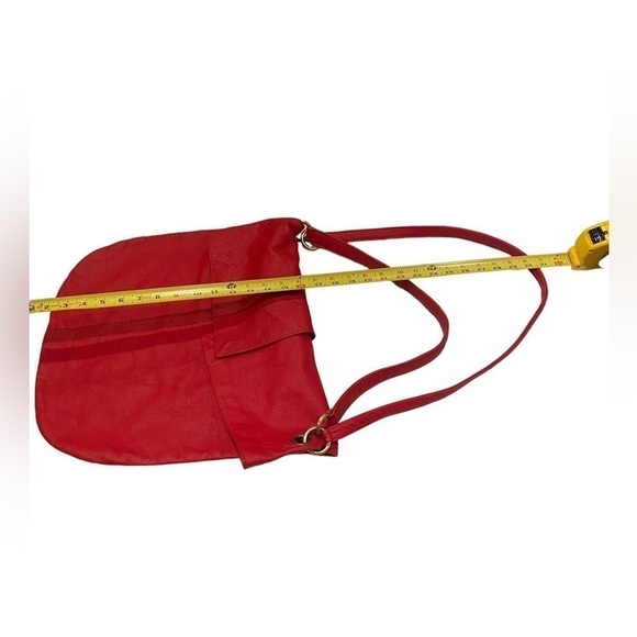 Red Leather Slouchy Shoulder Bag Purse w/Flap Closure Brass Hardware Vintage - Picture 13 of 14